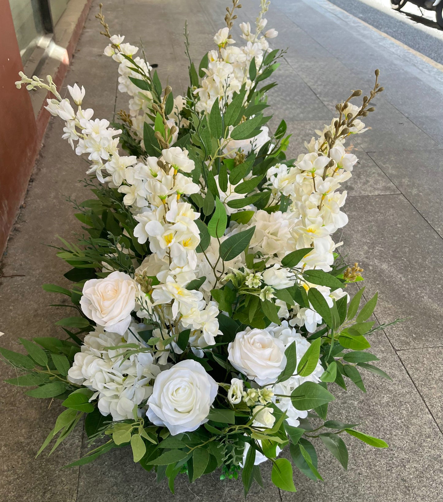 Artificial Flowers Arrangement, White wedding aisle flowers, lush floral arrangements, floral wedding centerpieces